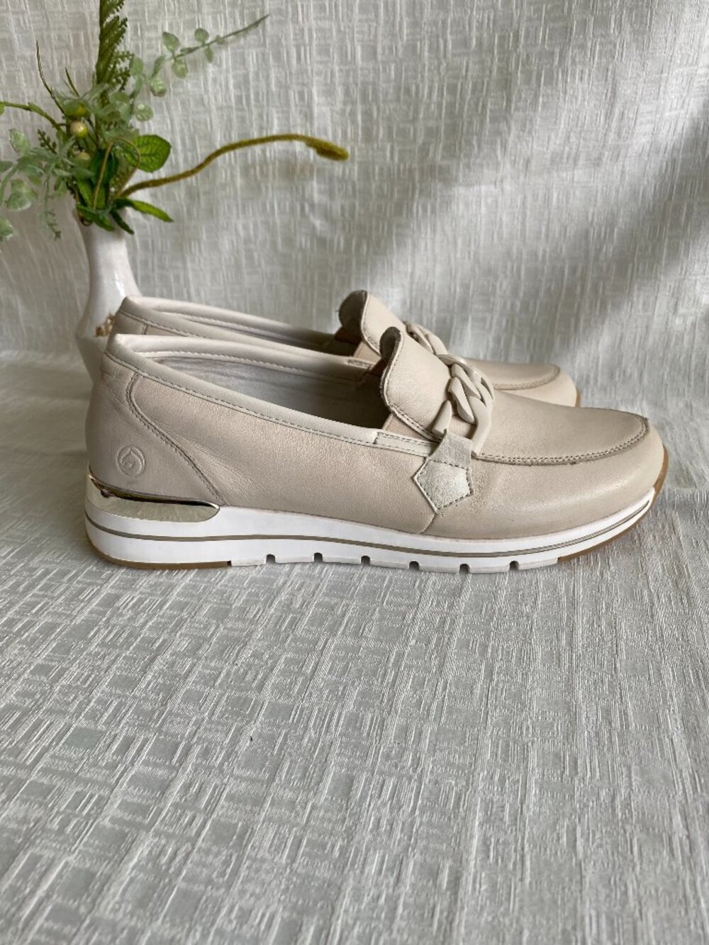 Remonte Ecru Leather Chain Loafers Metallic Heel Detail Size 40 US 9 9.5